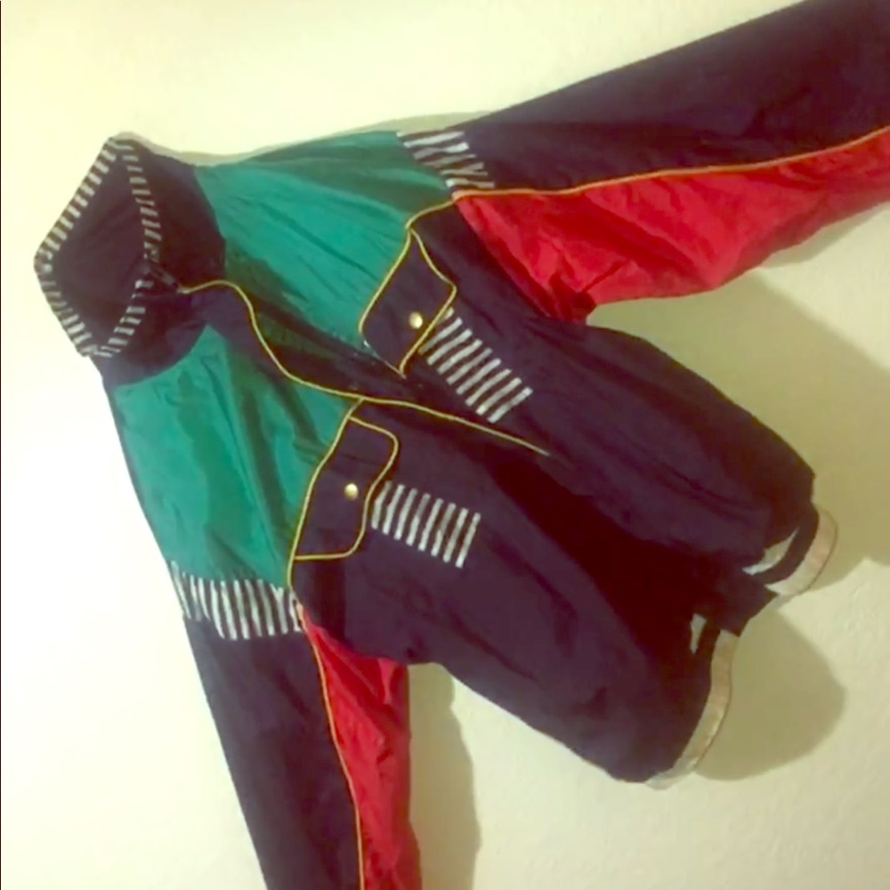 Vintage Windbreaker! Fun, Comfy, w Shoulder Pads!
